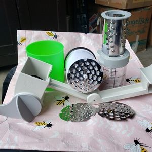 Pampered Chef Deluxe Grater with additional pieces